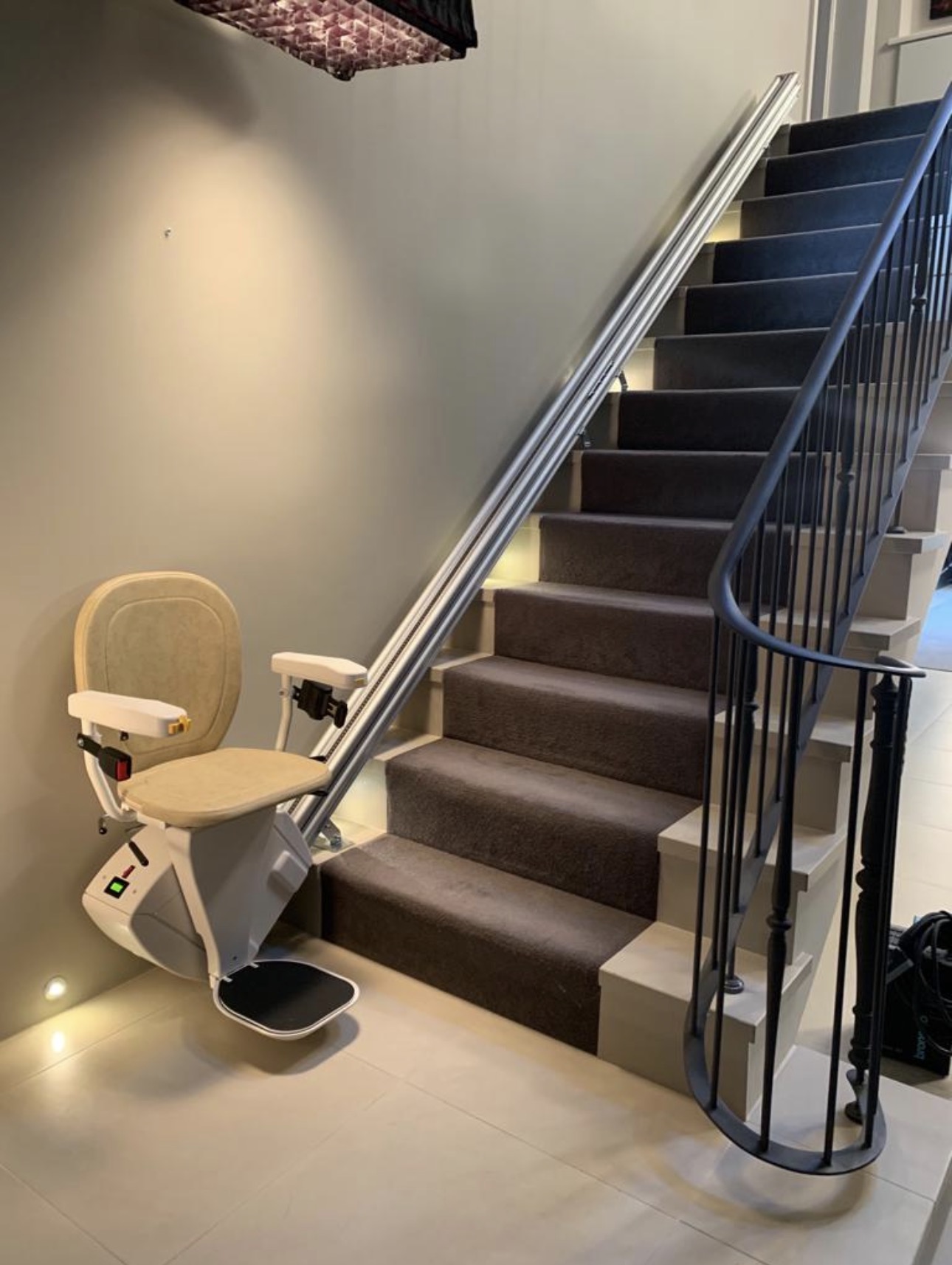 Silla salvaescaleras recta Synergy, instalación real de PROSPE