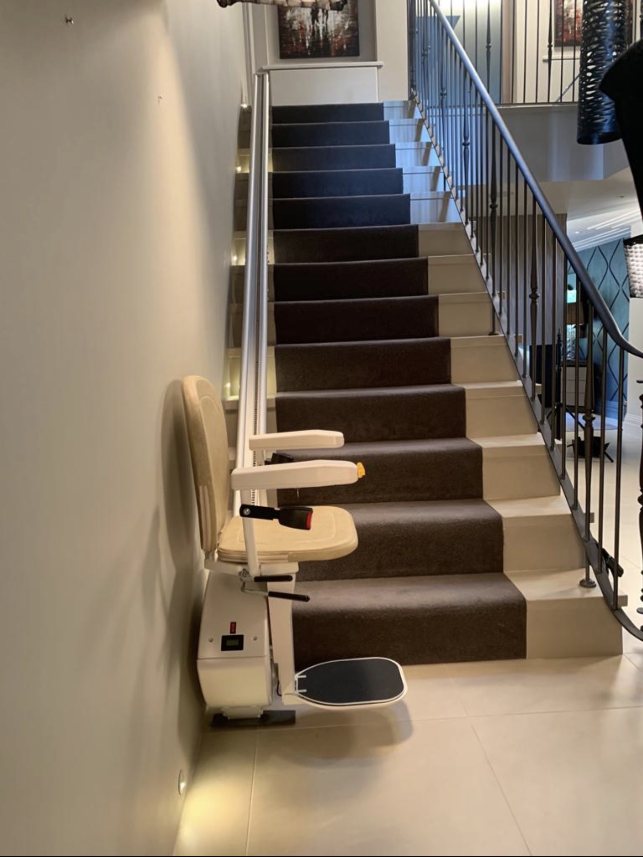 Otra instalación real de silla salvaescaleras recta